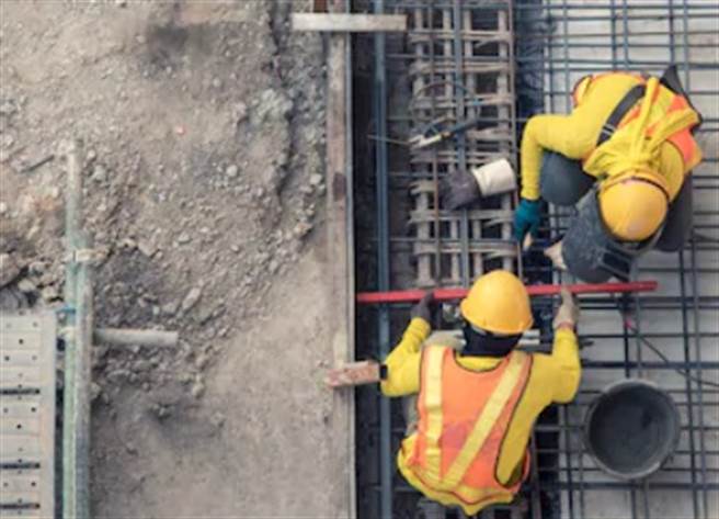 模板工的工作相当耗体力，因此薪水也相当高。（图／示意图，达志影像）