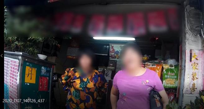 热心警感动天，妈祖保佑警顺利助迷失老妪返家。（警方提供）