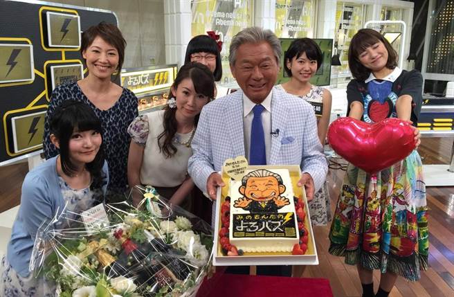 日本综艺天王三野文太惊爆罹患帕金森氏症，已无法站直难以录影，因此请辞全部节目以静养。(翻摄自mino_monta推特)