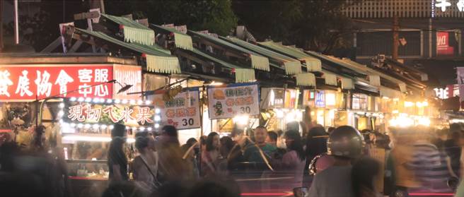 網友在網路上列出台灣夜市近年來越來越少人的原因，引起許多討論。（圖／中時資料照）