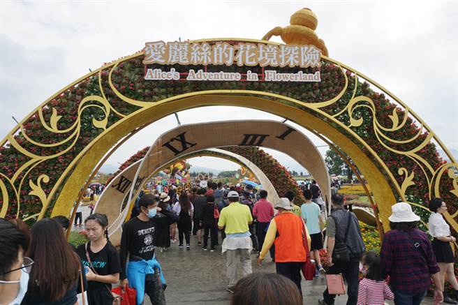 2020台中国际花毯节展期长、花卉种类多样，适合亲子老少共游。（王文吉摄）