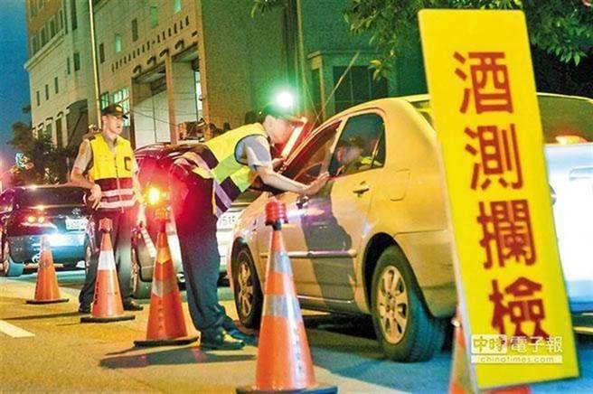 拒酒测逃逸，女车主遭开罚18万，法官查出开车非本人撤销罚单。（非事发示意图／本报资料照）