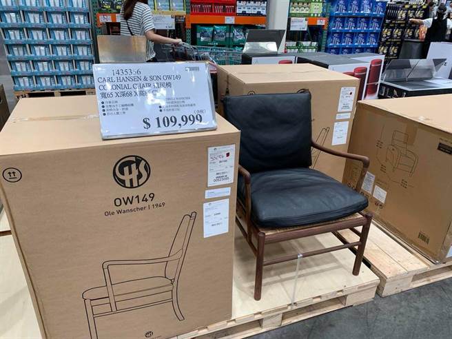 民眾逛好市多时偶然发现一张木椅，椅竟要价11万元！他惊呼「是不是多打了一个零」？(摘自Costco好市多 商品经验老实说)
