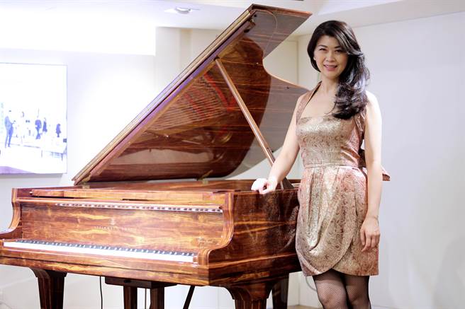 享誉国际的钢琴家陈毓襄，在19岁时独自到俄国参加柴可夫斯基大赛，她表示，这段扎实的28天，近一个月的经歷，让她更加体会俄国作品的深邃与美丽，是在苦难中诞生。（黄世麒）