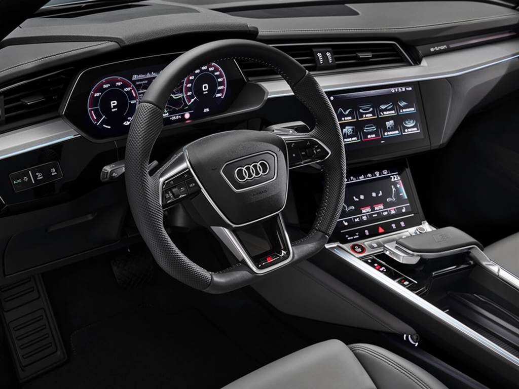 Audi新年式e-tron提供更高功率AC充電器選購 & 方向盤增加新功能