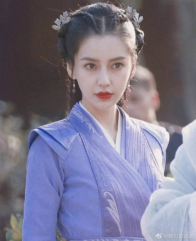 网友指Baby黑眼圈重。（图／翻摄自我们爱追剧微博）