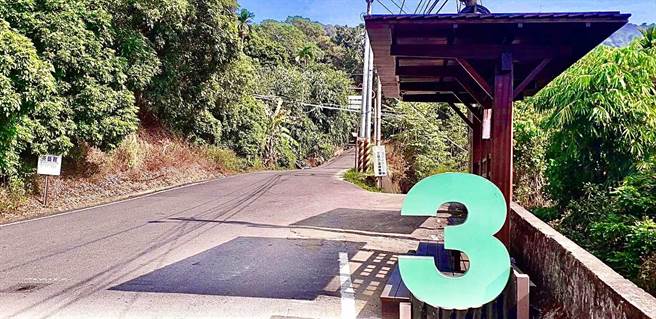 大坑3号步道整修工程设置步道意象，让山友能够轻松辨识登山入口降低迷路风险。（台中市观旅局提供／王文吉台中传真）