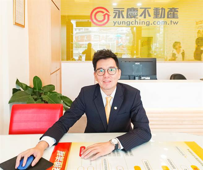 从住商不动产转招永庆不动产，林晃诚藉由联卖和科技工具打造高绩效团队，短短4个多月，全店业绩突破2100万元。(图/永庆不动产提供)