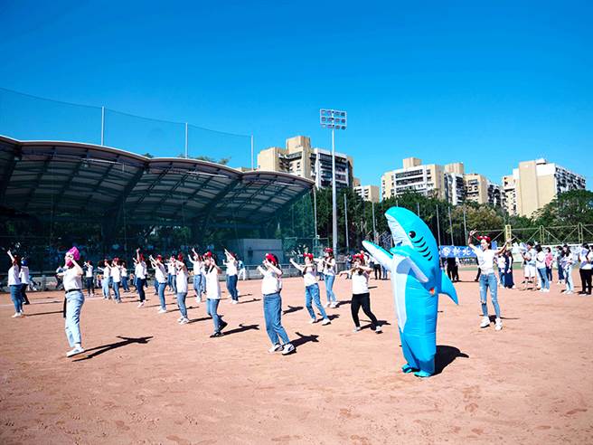 啦啦队表演活力四射，成功带动全场气氛。(图/永庆提供)