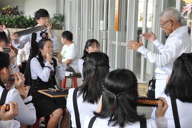 彰化县109学年度学生音乐比赛上月落幕，吸引县内超过百支队伍同场竞技，诚正中学彰化分校口琴团队，以自选曲「Dream of Retribution」，再度夺下高中职团体组第1名。（诚正中学彰化分校提供／吴建辉彰化传真）