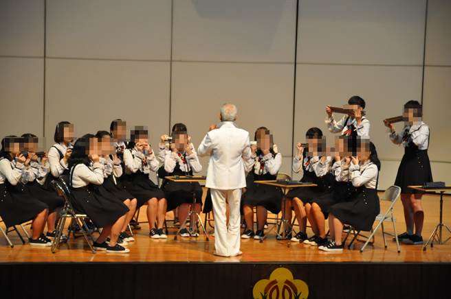 18名看不懂五线谱的少女，练习过程比一般科班学生更加艰难，但少女勇敢追梦的精神，让他们一次次夺下冠军，令人动容。（诚正中学彰化分校提供／吴建辉彰化传真）