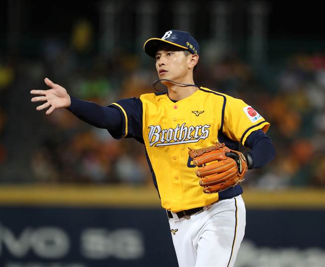 中信兄弟刚拿下最佳二垒手的吴东融没在保护名单内，被味全龙扩编选秀挑走。（资料照／陈怡诚摄）