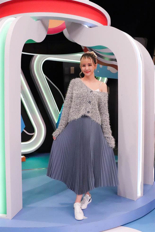 安心亚也难敌「行走的贺尔蒙」魅力  羞曝跨年夜将成为「陈太太。(图/中天电视台提供)