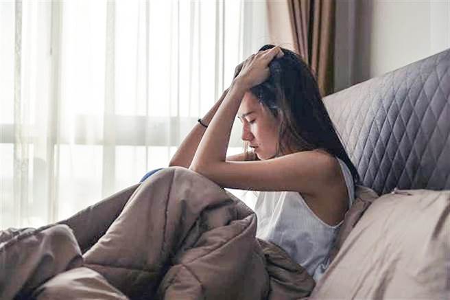 廖女怀疑先生与申办汽车贷款的女银行业务副理有不正当男女关系，疯狂拨打200多通电话咒骂骚扰，导致被害人罹患精神病，凤山简易庭判赔4万元，可上诉。（示意图／达志影像／shutterstock提供）