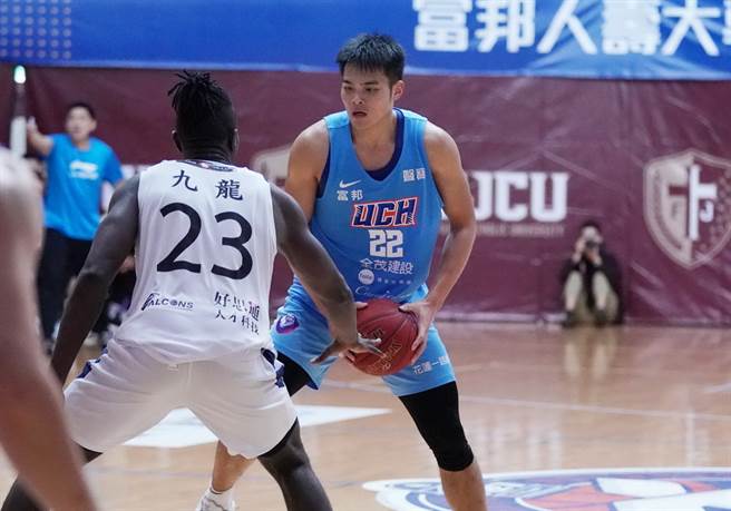 健行科大前锋陈范柏彦27日贡献全队最高19分，外加8篮板、2助攻。(大专体总提供)