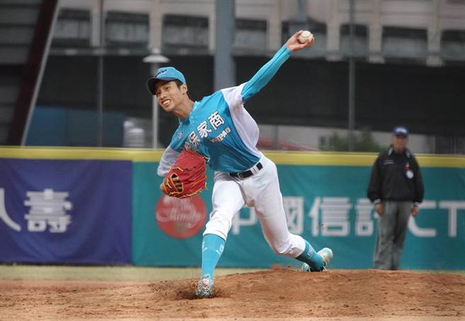 谷保家商王牌左投林昱珉后援1局、无失分。（毛琬婷摄）