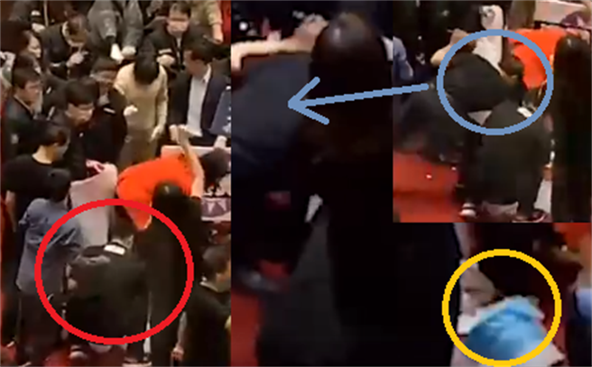 陈柏惟蹲在地上清理猪内臟（红圈处），郑天财（蓝圈处）突然将桶子（黄圈处）翻倒。（图／摘自陈柏惟脸书）