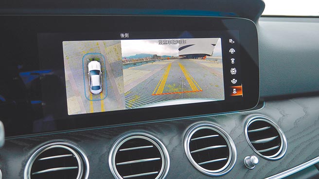12.3吋中控萤幕画质超清晰，全新360度环景摄影多了动态围篱警示及停车格标线识别功能。图／于模珉