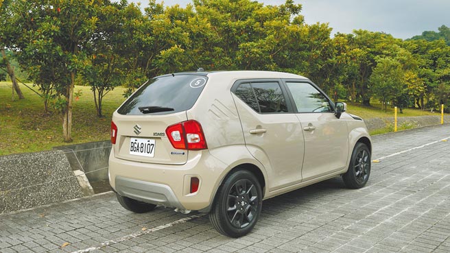 全新IGNIS精心融合了掀背车和运动休旅车特质。图／于模珉