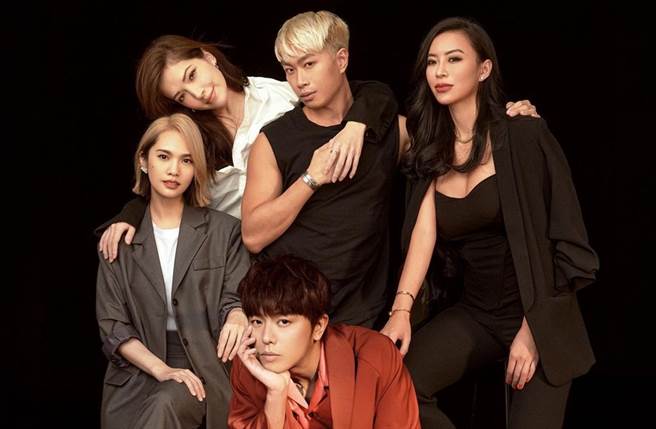 杨丞琳分享5人帮合影。（图／翻摄自rainie77 IG）