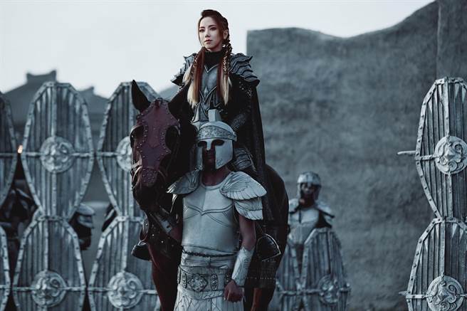 鄧紫棋享受扮古裝。（索尼音樂提供）