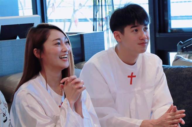 张文绮（左）与师弟纪咏勋恋情曝光。（摘自脸书）