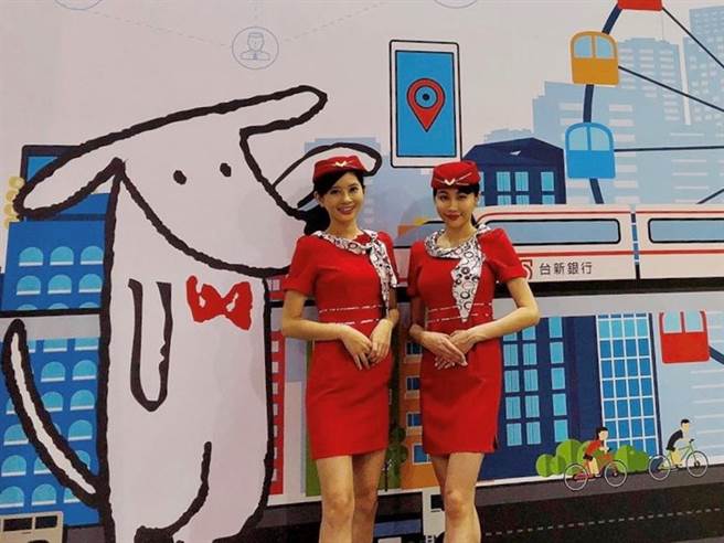 台北金融博覽會27日於世貿中心展覽一館熱鬧登場，台新銀行以「數位台新 智慧生活Digital Taishin」為主題打造未來車站，讓民眾能夠在現場直接體驗便捷的消費、理財、保險、貸款等12項創新服務，讓生活跟金融無縫接軌。圖／台新銀行提供