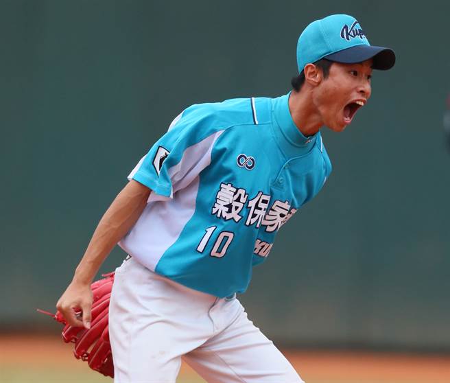 谷保家商林昱珉飙出再见三振，罕见怒吼情绪激动。（陈怡诚摄）