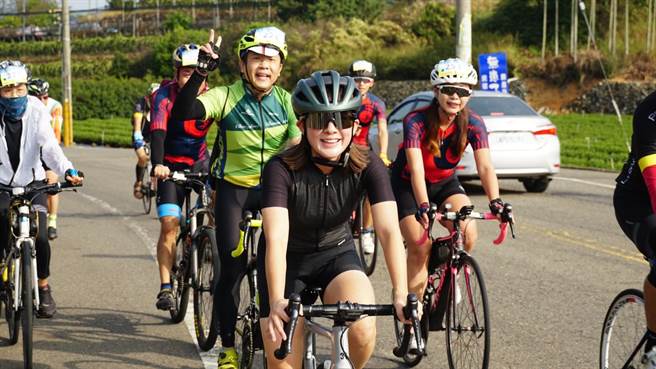 「轮转八卦山．追风找茶趣」吸引500名车友和身障手摇车，畅游经典139县道，踩着自行车深度旅游，感受彰化、南投小镇风情。（参山国家风景管理处提供／吴敏菁彰化传真）