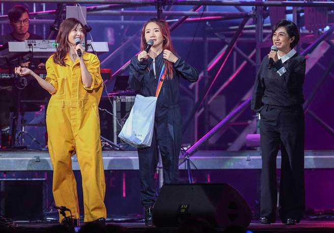苏慧伦与黄韵玲、陶晶莹今晚同台合唱。（粘耿豪摄）