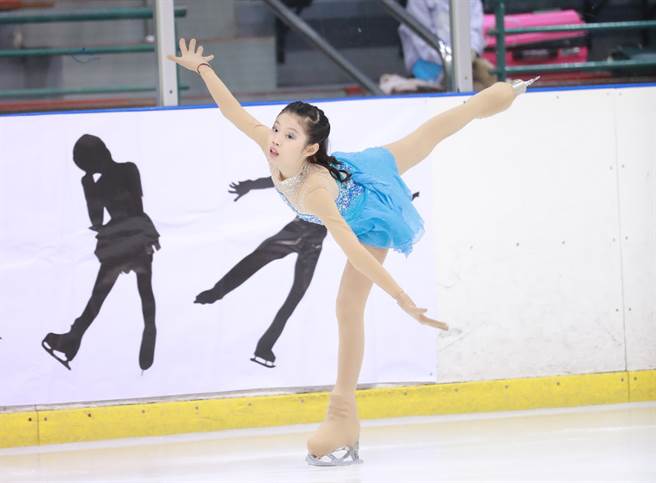 10岁女将郑庭芸在艺术滑冰八级-01场次拿下第1名。(艾格斯运动摄影公司提供)