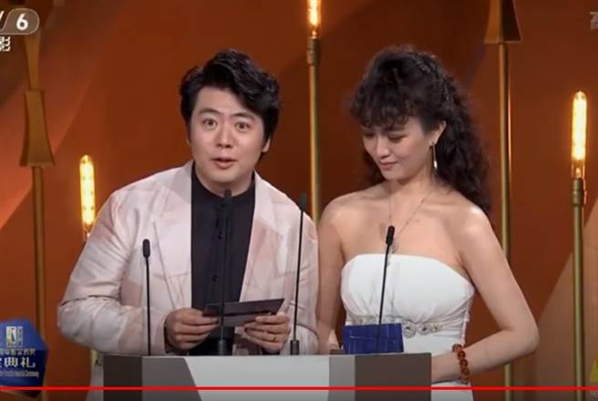 郎朗颁奖出现小插曲。(取自CCTV6　YouTube)