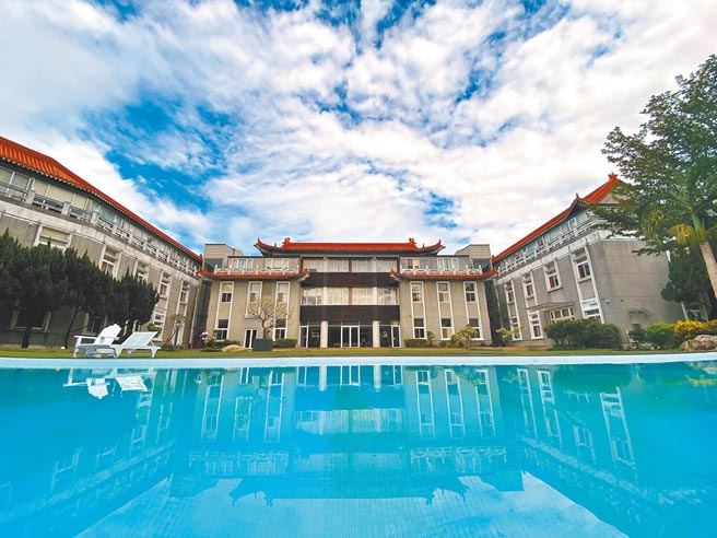 天童康旅位于苗栗民德水库旁，环境清幽，专门针对50岁以上的退休银髮族，设置结合旅游与大健康等服务。（记者林志钰摄）