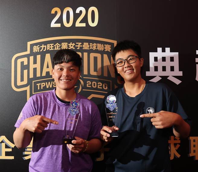 全垒打王李思诗（左）与打击王陈家宜（右）。（中华垒协提供／廖德修台北传真）