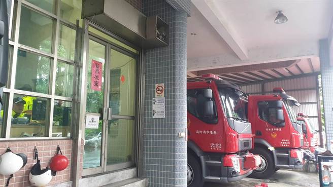 基隆市消防局暖暖分队游姓消防队员出勤救援时，遭林姓男子攻击。（翻摄照片／陈彩玲基隆传真）