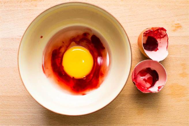 血斑若超过0.3公分，甚至已经大面积扩散到蛋白，则不建议吃。（示意图／达志影像）