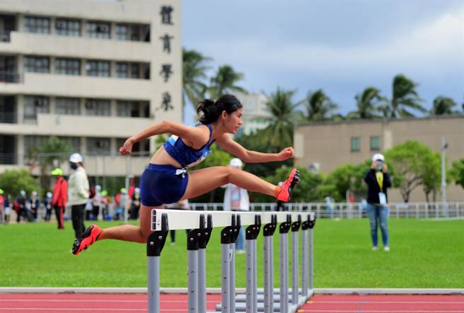 听障选手许乐在100公尺跨栏，以14秒18破听障奥运纪录。（庄哲权摄）