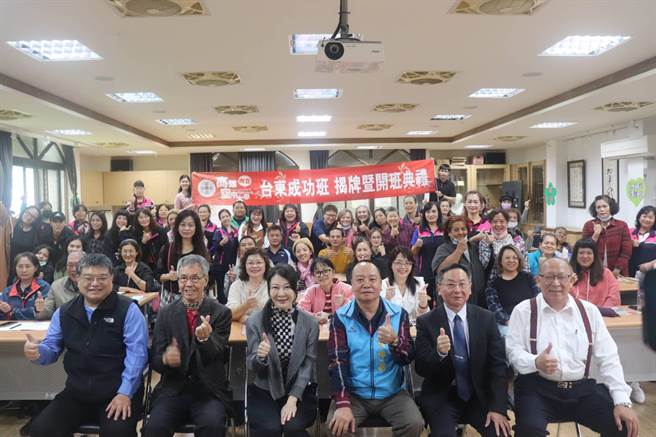 高雄空大在台东成功商水设学习指导中心正式揭牌。（民眾提供） 