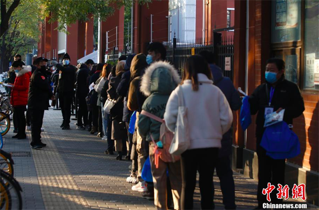 大陆深圳市2020年度公务员考试于12日、13日举行，共有5个职位开放给港澳人士，这也是深圳公务员考试首次有港澳籍人士参加。（示意图，取自中新社资料照）