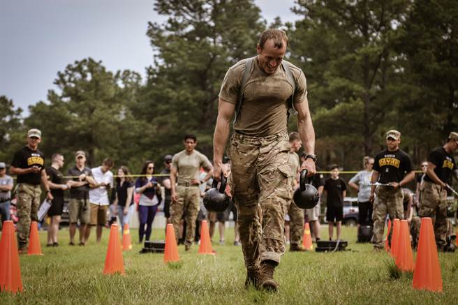 军方长期以错误的方式进行训练，导致陆军5.8万的伤兵无法部署，也是陆军近来积极推动ACFT与H2F的原因。(图/DVIDS)