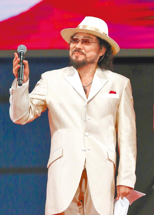 张菲已连7年主持鸿海尾牙，今年惨遇疫情，合作尚未定案。（资料照片）