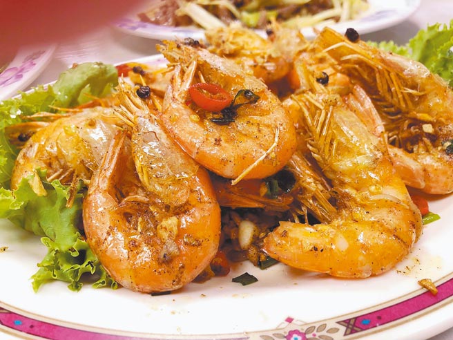 到「良友小馆」别忘了来份「盐酥虾」。（梁幼祥提供）