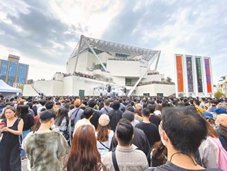 台南城市音樂節 10萬遊客塞爆