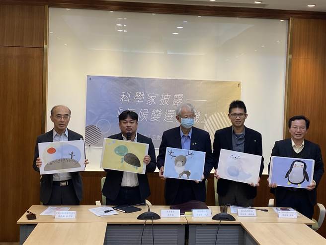 中研院前院长李远哲、中研院环境变迁研究中心副主任许晃雄、台大风险政策与社会研究中心主任周桂田、台大社会系副教授刘仲恩、民进党立委洪申翰今日共同召开记者会，从专业科学研究的角度，直指目前的早灾与停灌危机已是进行式。（李柏澔摄）