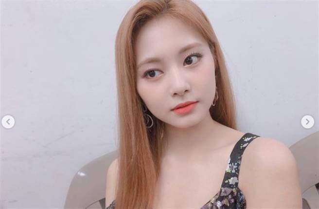 子瑜這次帶新作品回歸，造型展現小女人性感。(翻攝自TWICE官方IG)