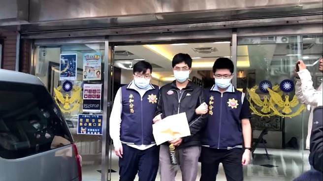 徐姓男子自制「震楼神器」扰邻，遭警方拘提。（王扬杰翻摄）