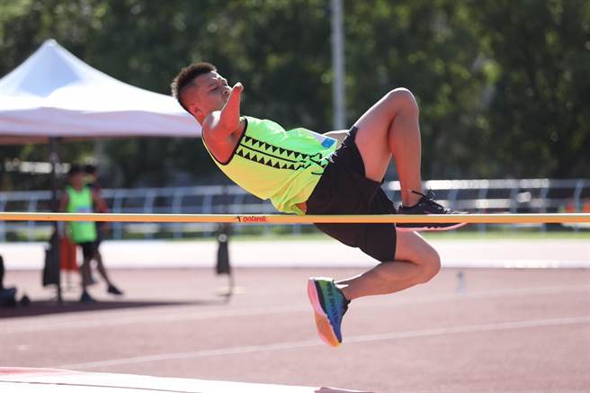 肢障男子组F46级田径跳高，林佳延表现优异。（台中市府提供／卢金足台中传真）
