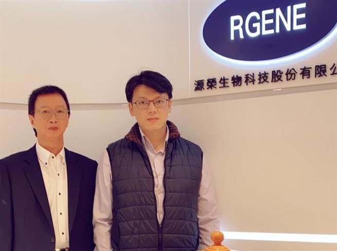 源荣生技董事长沈榆贵（右）与源荣生技执行董事伍鹏宇。（源荣生技提供）