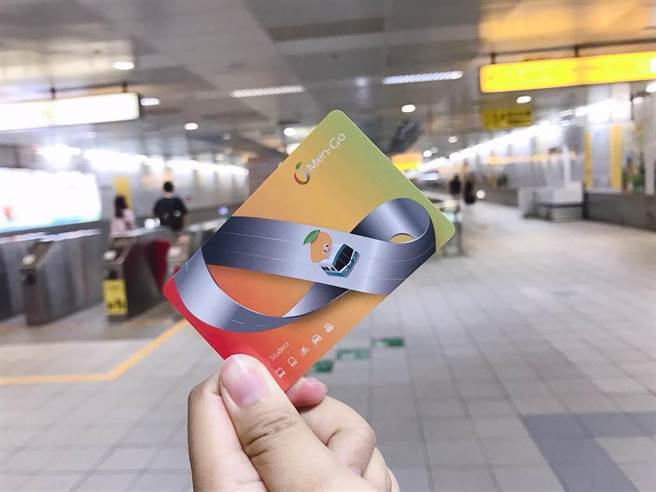 高市府交通局推行MenGo卡2.0計畫，將計程車導入2間大學，讓學生們外出校園更方便、安全。（高市交通局提供／洪浩軒高雄傳真）