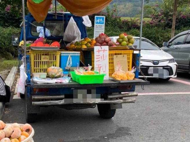 阿里山国家风景区管理处上周对1名多次违规摆摊的摊商，开出首张罚单。（阿里山国家风景区管理处提供／张毓翎嘉义传真）
